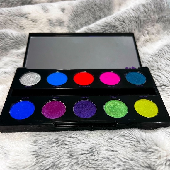 Urban Decay Electric Palette - Picture 2 of 3